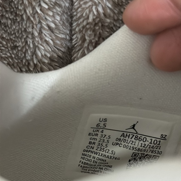 Jordan 11 low pure violet - Picture 3 of 3